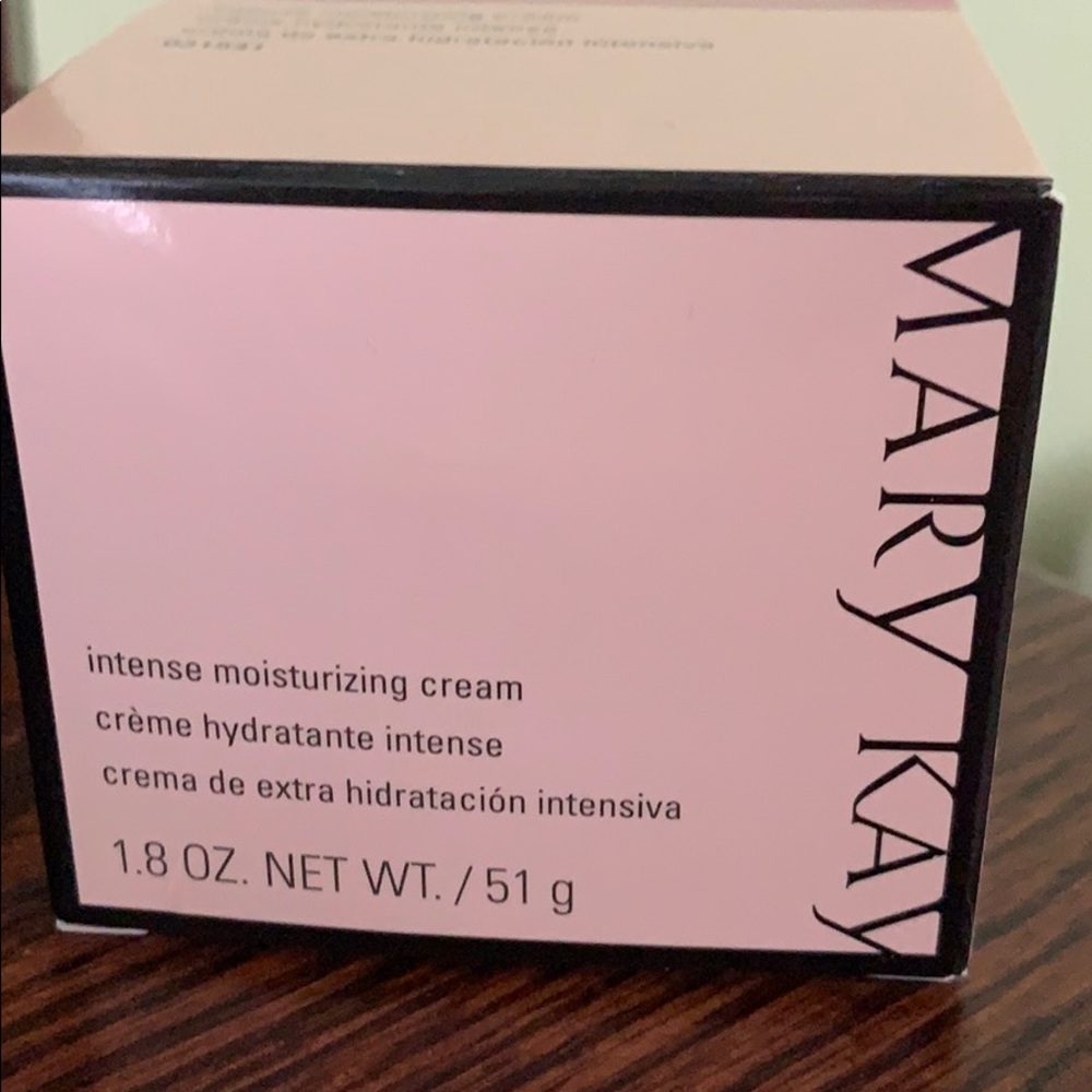 Mary Kay Intense Moisturizing Cream